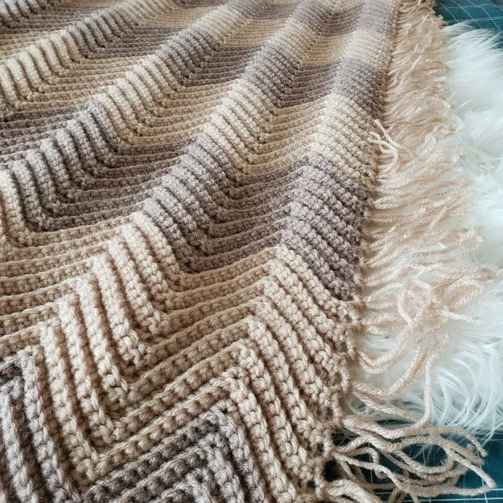 Handmade Crochet Afghan/Blanket‎ Baby Blanket Pink Moth Chevron